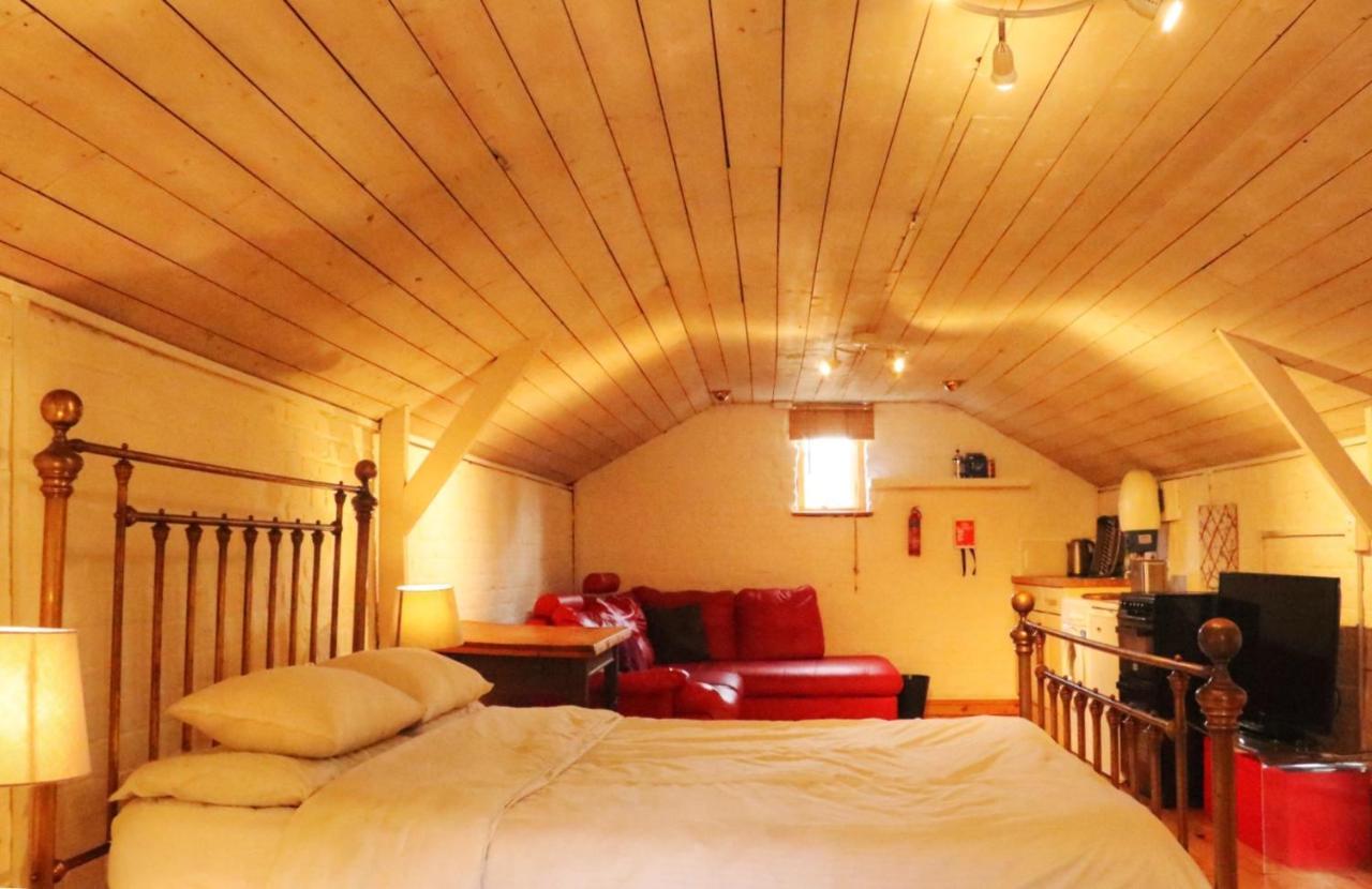 Lee Valley Lodge Cheshunt Εξωτερικό φωτογραφία