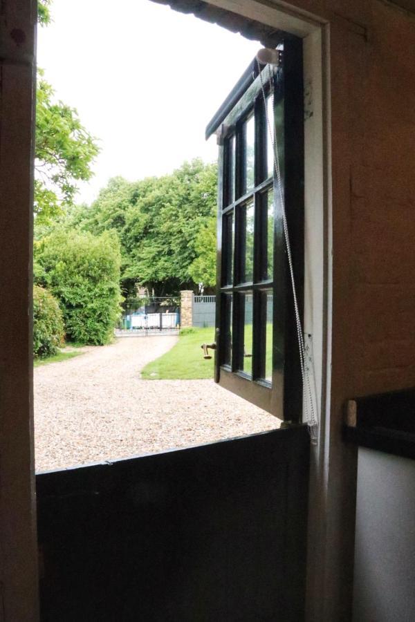 Lee Valley Lodge Cheshunt Εξωτερικό φωτογραφία